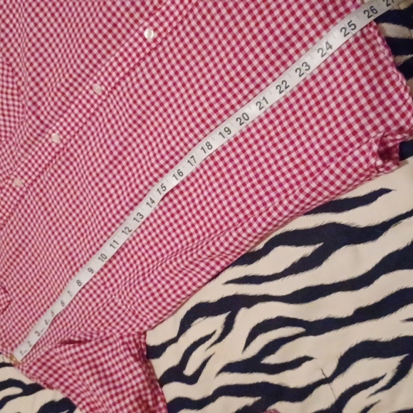 💙🌺Banana Republic Red and white button-down shirt - Picture 10 of 11